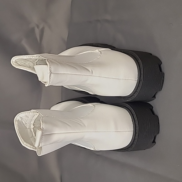 WOMEN'S Outdoor Square Toe Ankle Boots with Elastic Ankle Panel, White, Size 7 - Picture 3 of 8